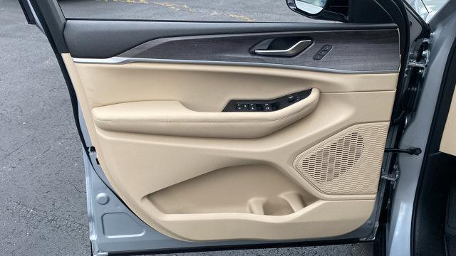 new 2025 Jeep Grand Cherokee car, priced at $46,396