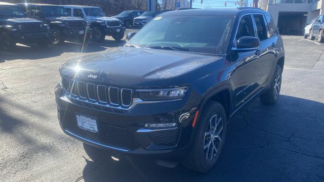 new 2025 Jeep Grand Cherokee car, priced at $45,510