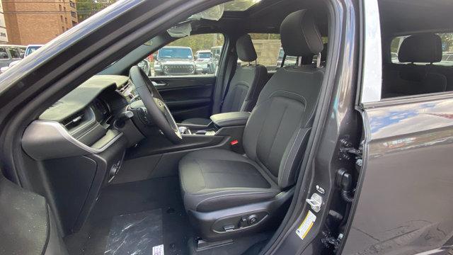 new 2025 Jeep Grand Cherokee car, priced at $40,345