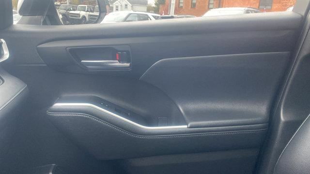 used 2022 Toyota Highlander car, priced at $35,899