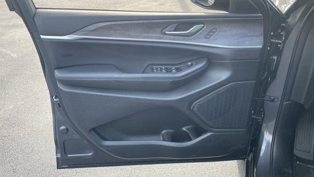 new 2025 Jeep Grand Cherokee car, priced at $46,910