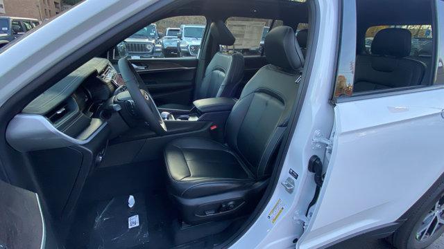 new 2025 Jeep Grand Cherokee car, priced at $43,590