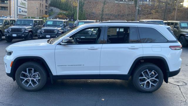 new 2025 Jeep Grand Cherokee car, priced at $43,590