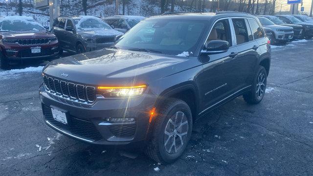 new 2025 Jeep Grand Cherokee car, priced at $45,810