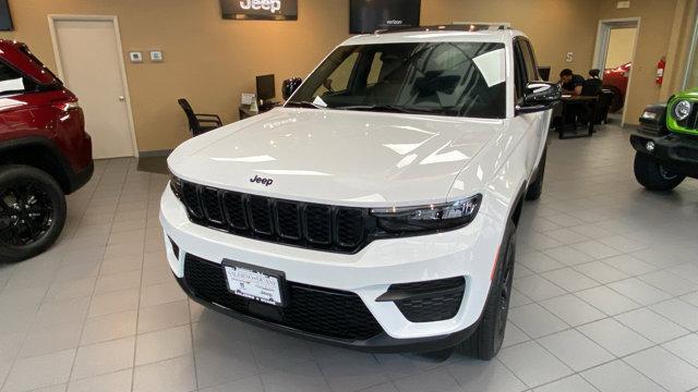new 2025 Jeep Grand Cherokee car, priced at $42,115