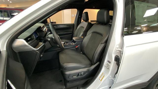 new 2025 Jeep Grand Cherokee car, priced at $42,115