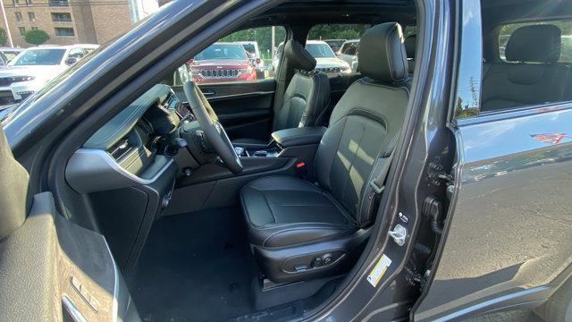 new 2025 Jeep Grand Cherokee car, priced at $46,585