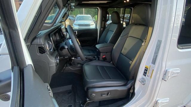 new 2025 Jeep Wrangler car, priced at $52,640