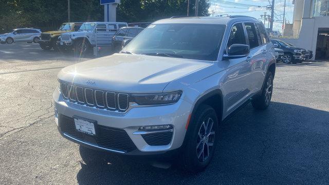 new 2025 Jeep Grand Cherokee car, priced at $47,310