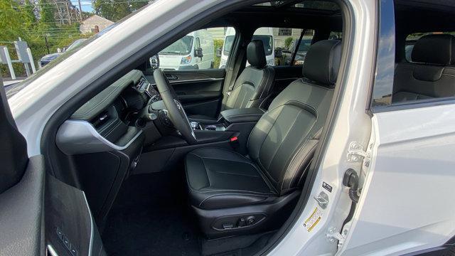 new 2025 Jeep Grand Cherokee car, priced at $47,715