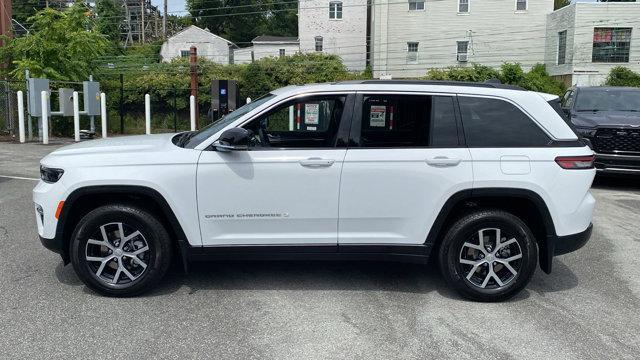 new 2025 Jeep Grand Cherokee car, priced at $44,990