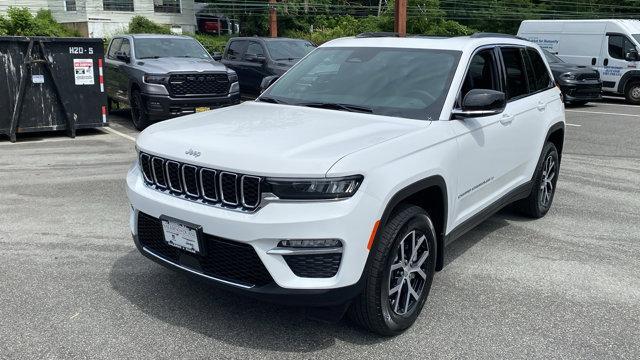new 2025 Jeep Grand Cherokee car, priced at $44,990