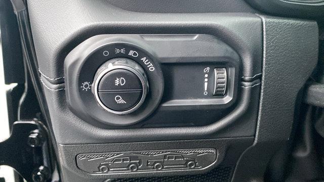 new 2025 Jeep Gladiator car, priced at $45,882