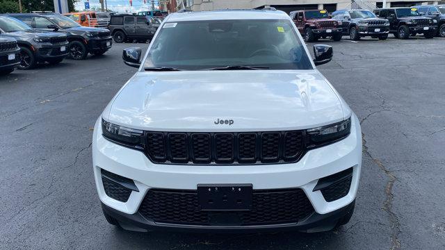 new 2025 Jeep Grand Cherokee car, priced at $42,115