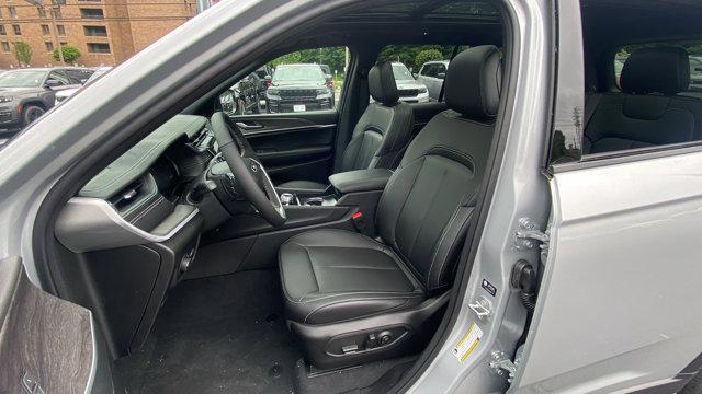 new 2025 Jeep Grand Cherokee car, priced at $46,396