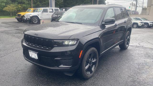 new 2025 Jeep Grand Cherokee car, priced at $45,675