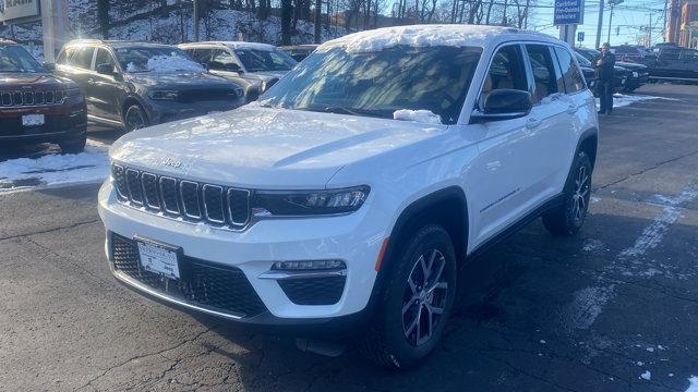 new 2025 Jeep Grand Cherokee car, priced at $42,700