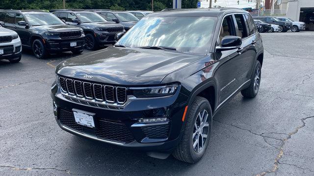 new 2025 Jeep Grand Cherokee car, priced at $43,881