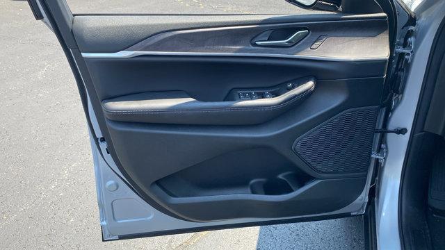 new 2025 Jeep Grand Cherokee car, priced at $45,160