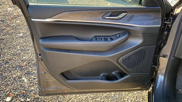 new 2025 Jeep Grand Cherokee car, priced at $45,685