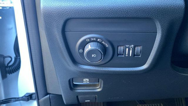new 2025 Jeep Grand Cherokee car, priced at $52,415