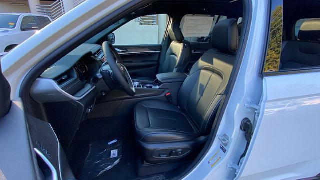 new 2025 Jeep Grand Cherokee car, priced at $52,415