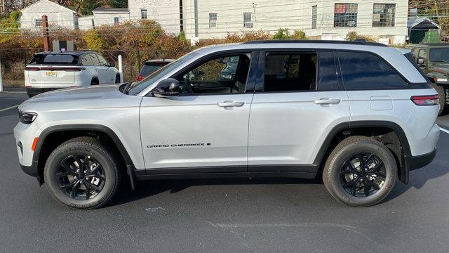 new 2025 Jeep Grand Cherokee car, priced at $47,155