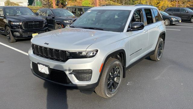 new 2025 Jeep Grand Cherokee car, priced at $47,155