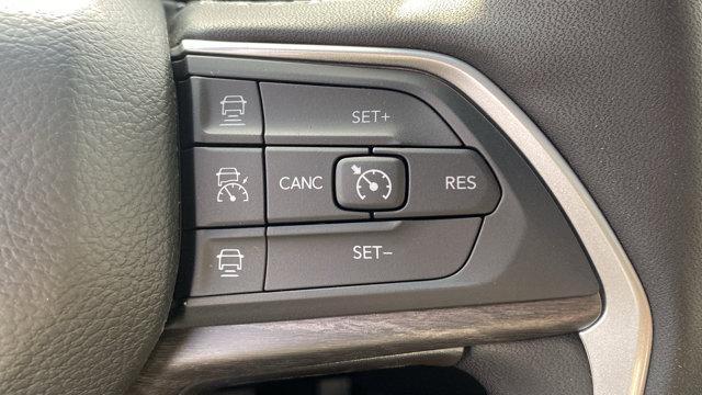 new 2025 Jeep Grand Cherokee car, priced at $43,070
