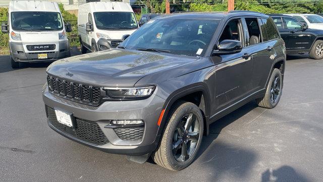 new 2025 Jeep Grand Cherokee car, priced at $43,070