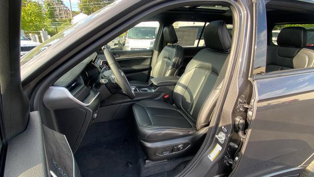 new 2025 Jeep Grand Cherokee car, priced at $43,070