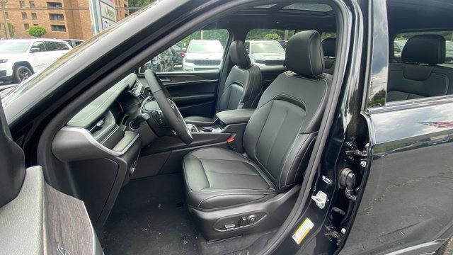 new 2025 Jeep Grand Cherokee car, priced at $44,121