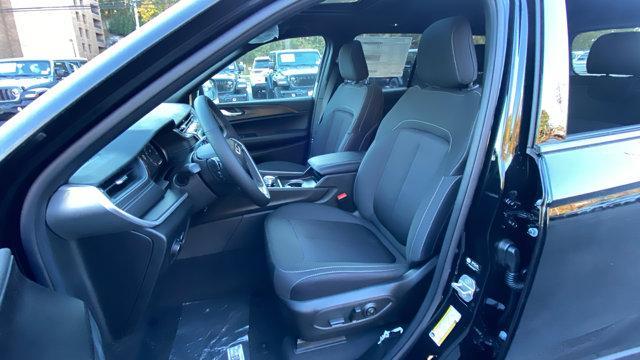 new 2025 Jeep Grand Cherokee car, priced at $40,345