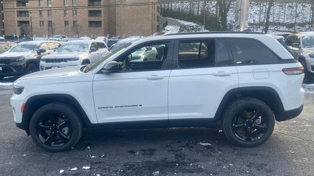 new 2025 Jeep Grand Cherokee car, priced at $45,425