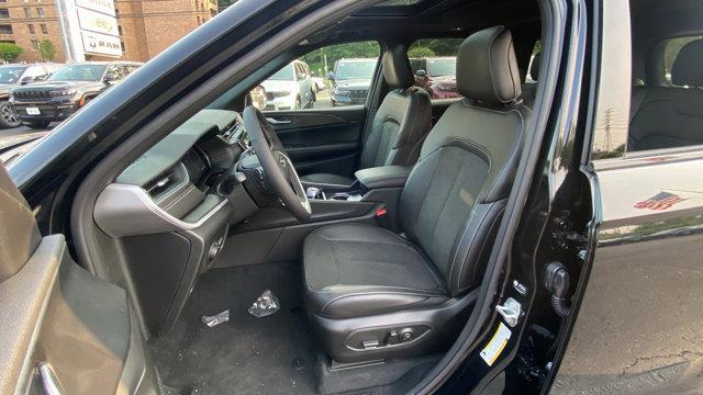 new 2025 Jeep Grand Cherokee car, priced at $45,780