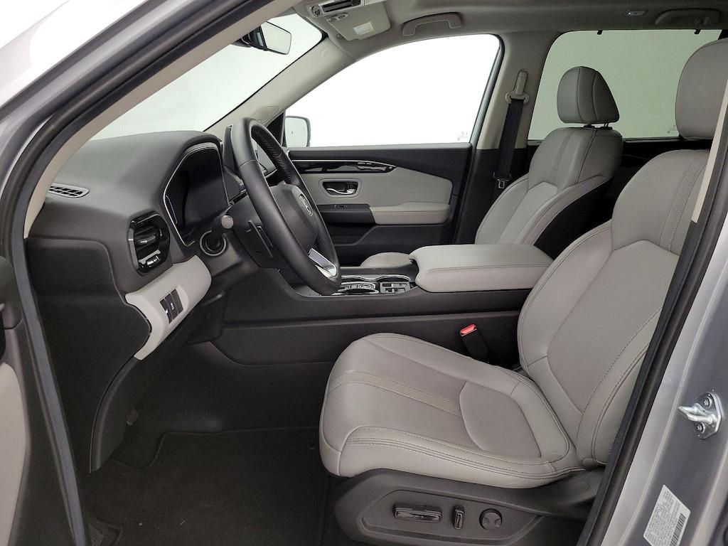 used 2025 Honda Pilot car, priced at $45,998