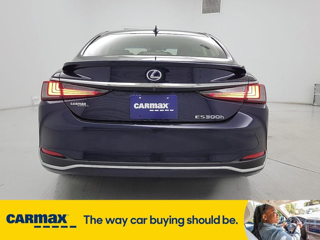 used 2019 Lexus ES 300h car, priced at $27,998