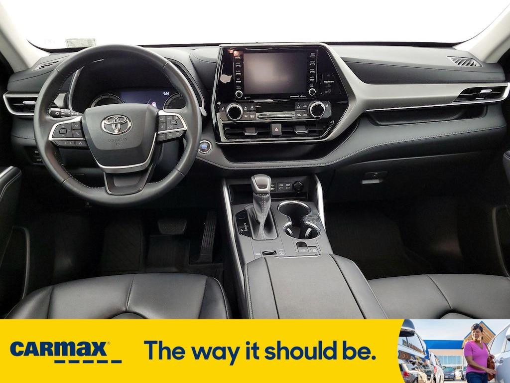used 2022 Toyota Highlander car, priced at $36,998