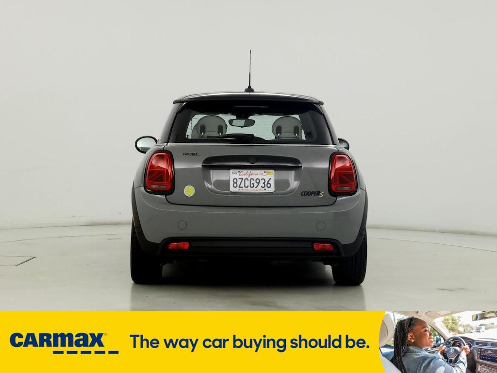 used 2022 MINI SE Hardtop car, priced at $24,998