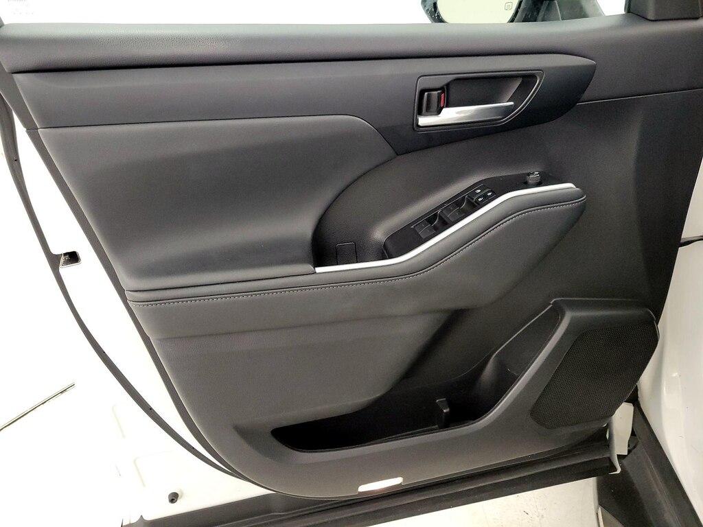 used 2021 Toyota Highlander car, priced at $33,998