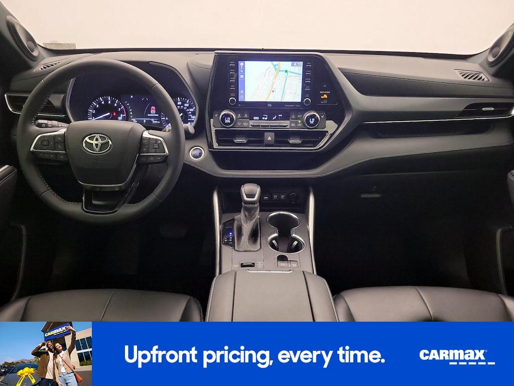 used 2021 Toyota Highlander car, priced at $33,998