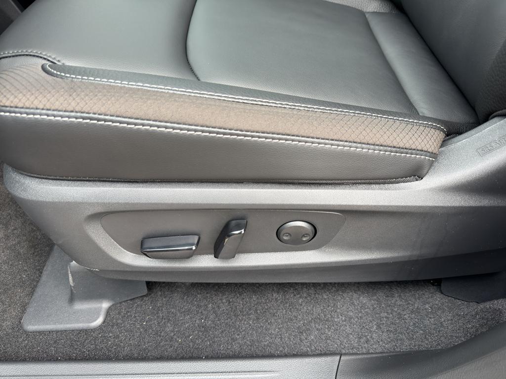 new 2025 Nissan Pathfinder car, priced at $47,246