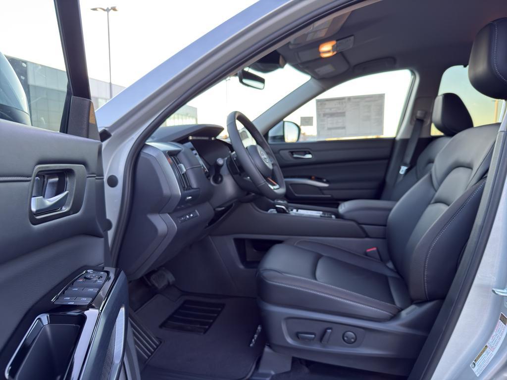 new 2025 Nissan Pathfinder car, priced at $43,920