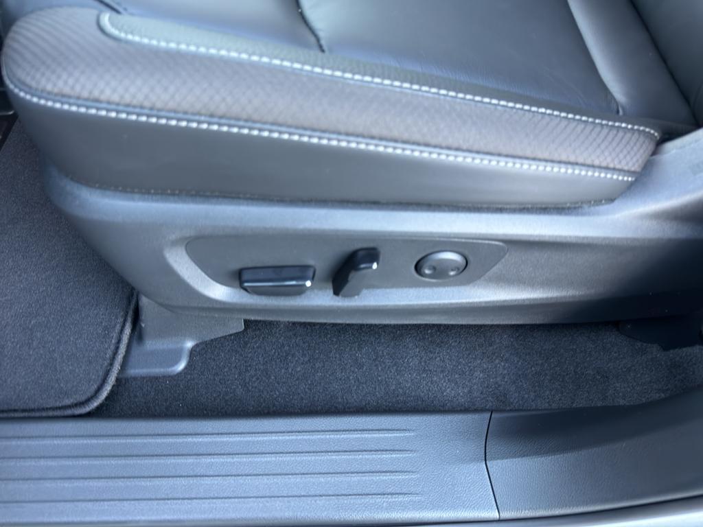 new 2025 Nissan Pathfinder car, priced at $43,920