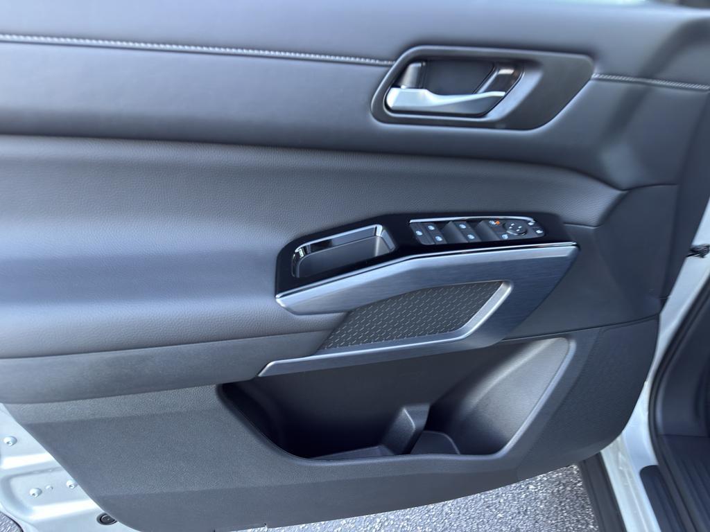 new 2025 Nissan Pathfinder car, priced at $43,920