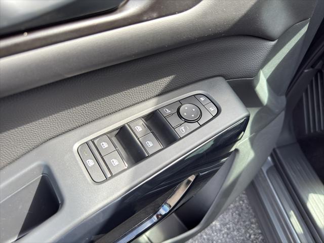 new 2025 Nissan Pathfinder car, priced at $41,999