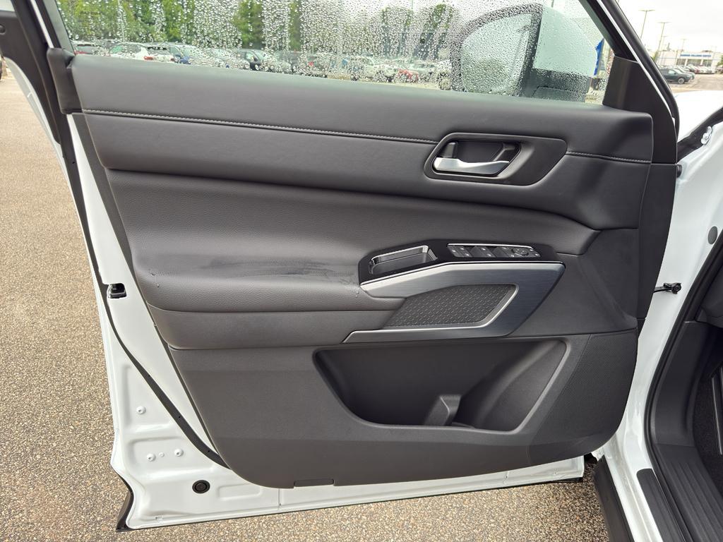 new 2025 Nissan Pathfinder car, priced at $46,765