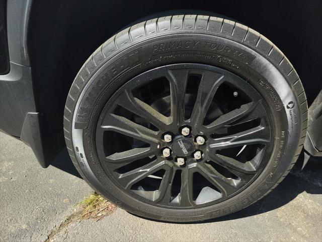 used 2022 GMC Acadia car, priced at $26,998
