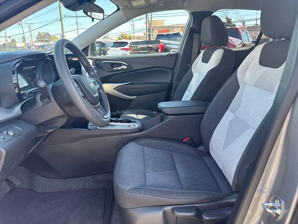 used 2024 Chevrolet Trax car, priced at $18,999