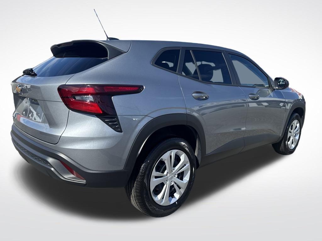 used 2024 Chevrolet Trax car, priced at $18,999